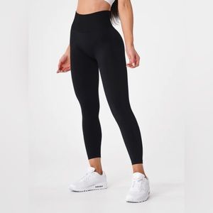 NVGTN Black Solid Seamless Leggings